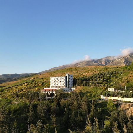 Doko Hotel Radhimë Esterno foto