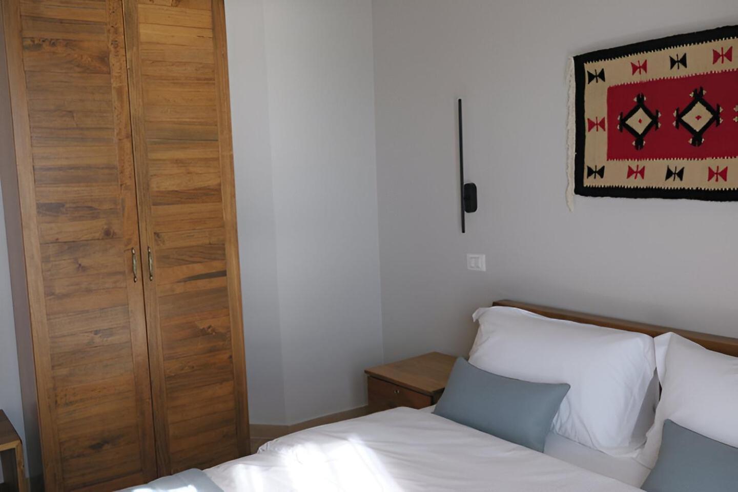 Doko Hotel Radhimë Esterno foto