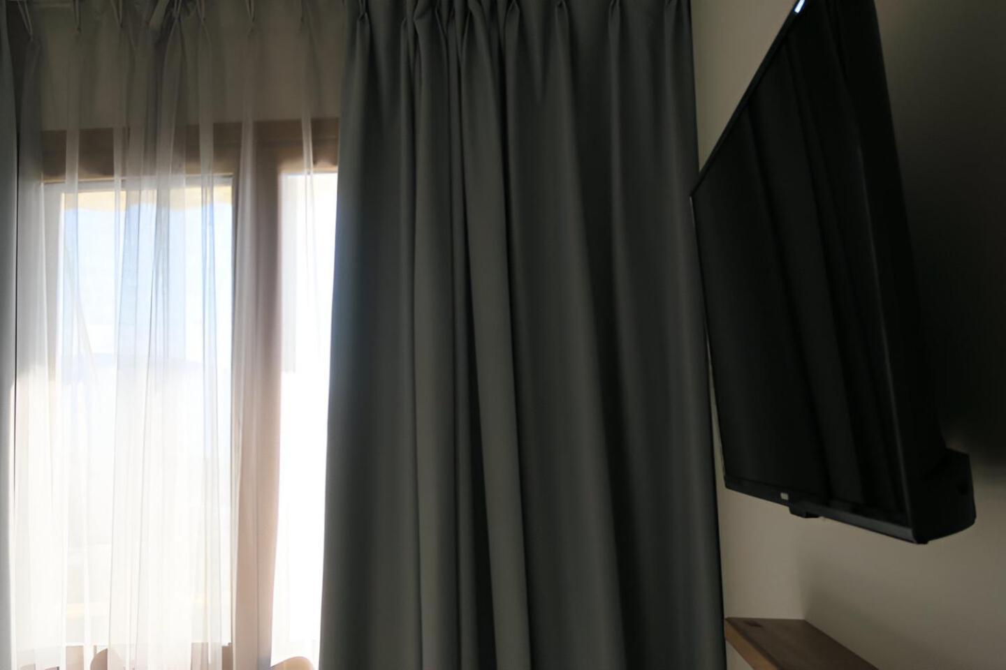 Doko Hotel Radhimë Esterno foto