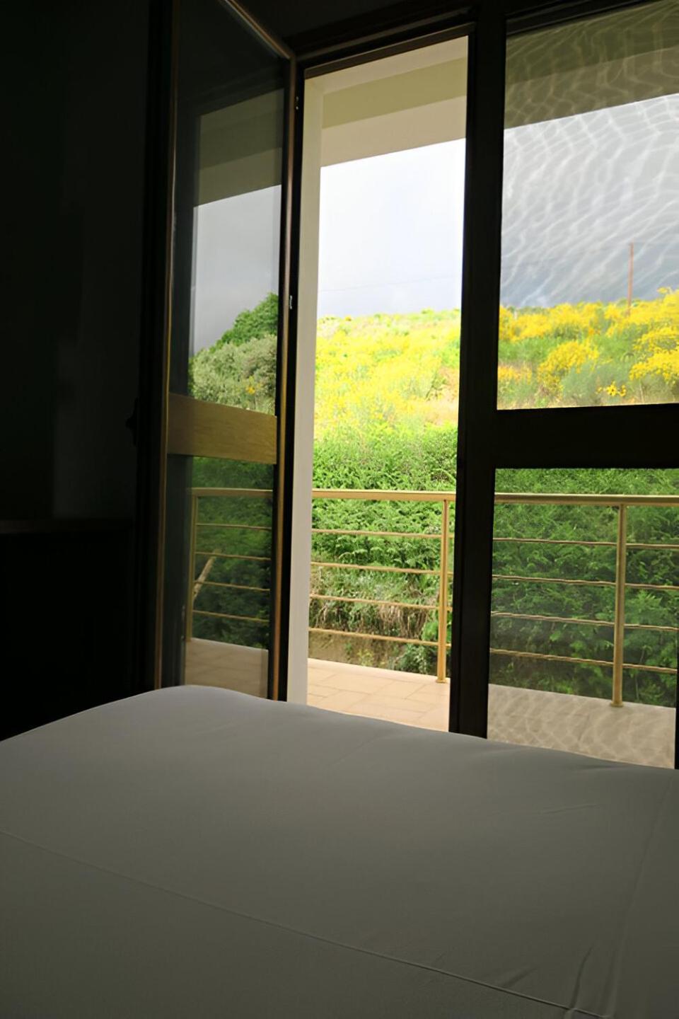 Doko Hotel Radhimë Esterno foto