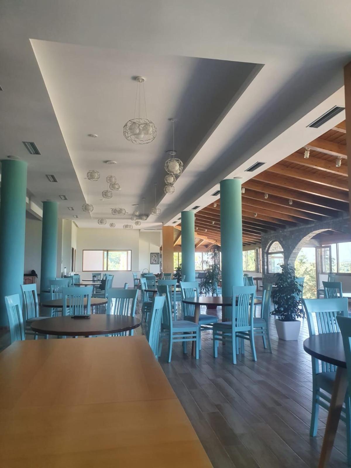 Doko Hotel Radhimë Esterno foto