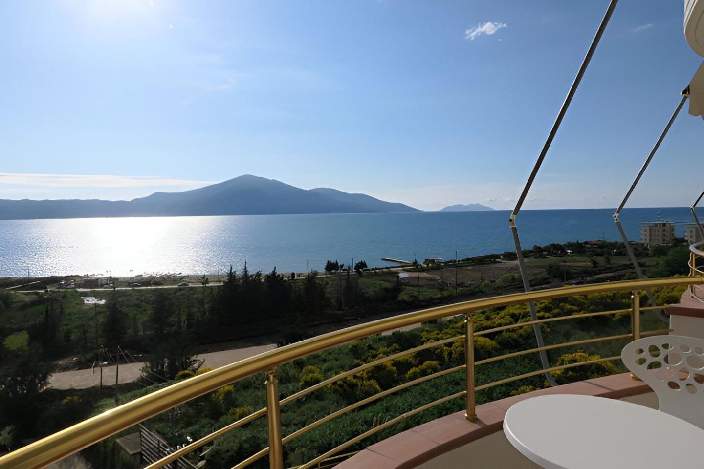 Doko Hotel Radhimë Esterno foto