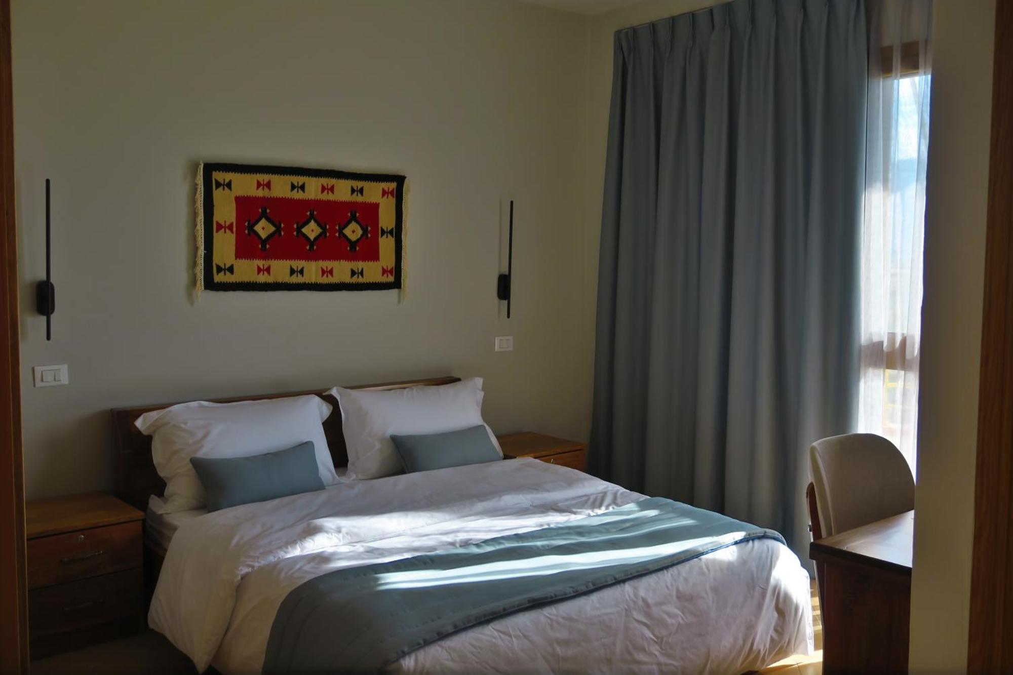 Doko Hotel Radhimë Esterno foto