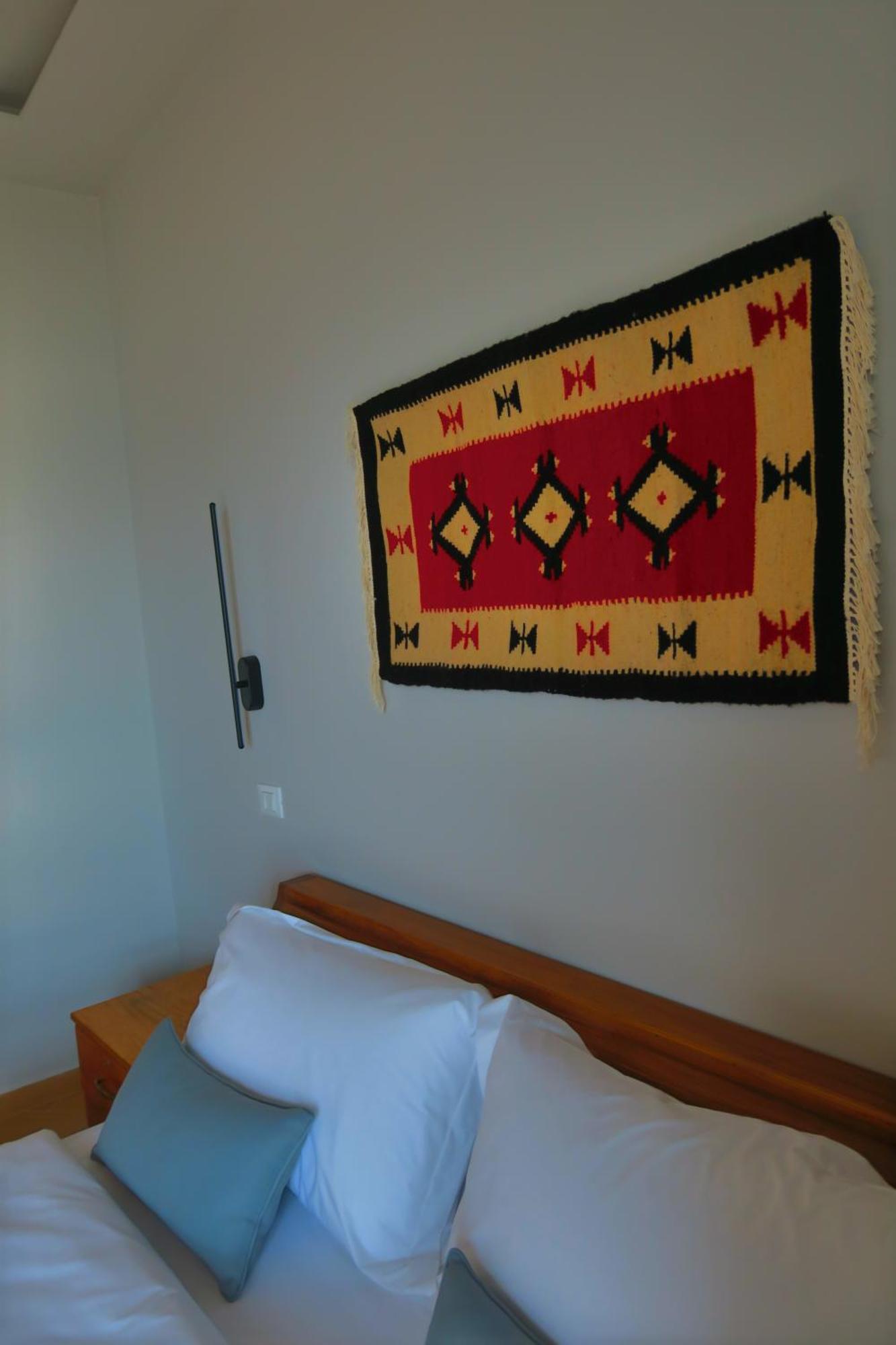 Doko Hotel Radhimë Esterno foto