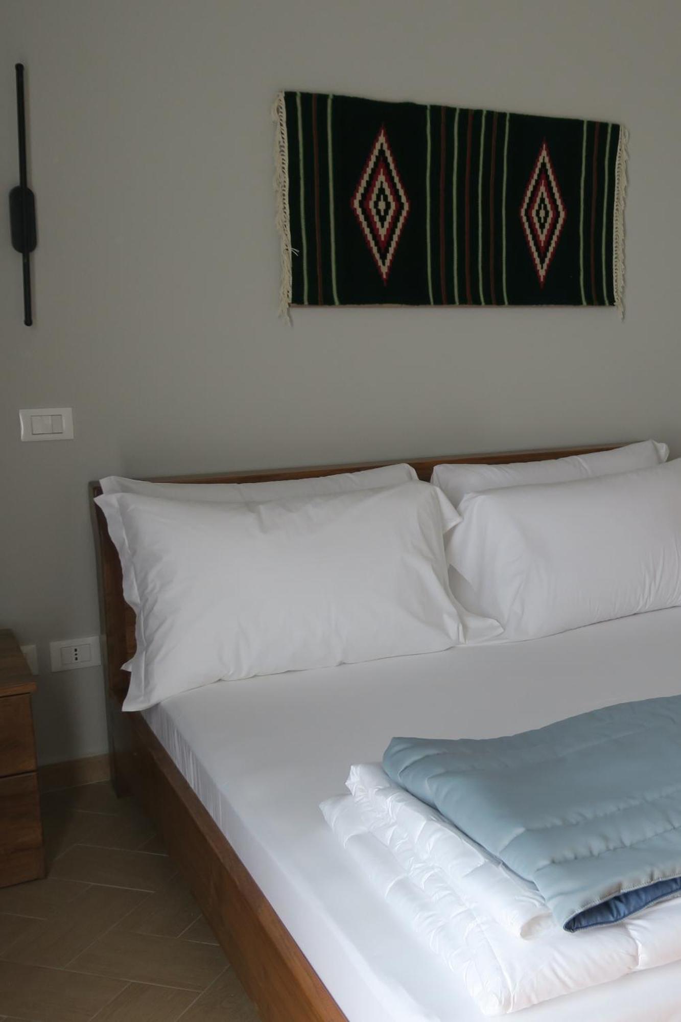 Doko Hotel Radhimë Esterno foto