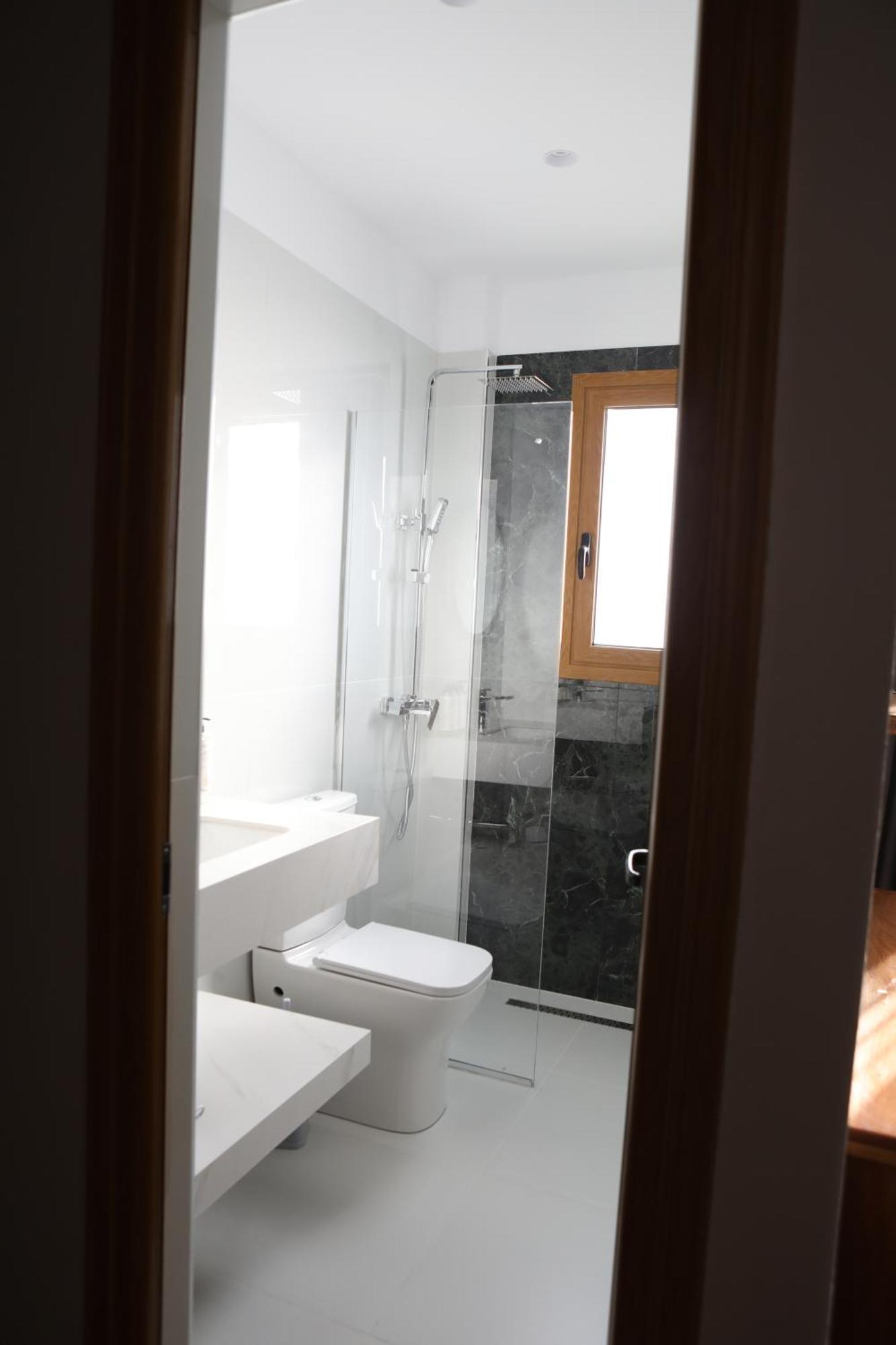 Doko Hotel Radhimë Esterno foto