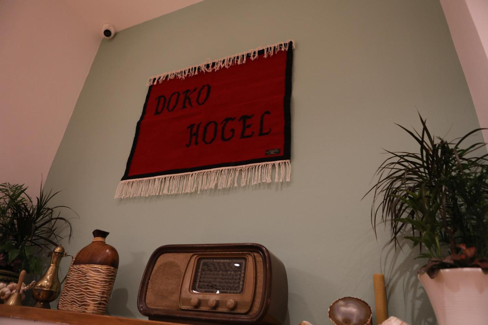 Doko Hotel Radhimë Esterno foto
