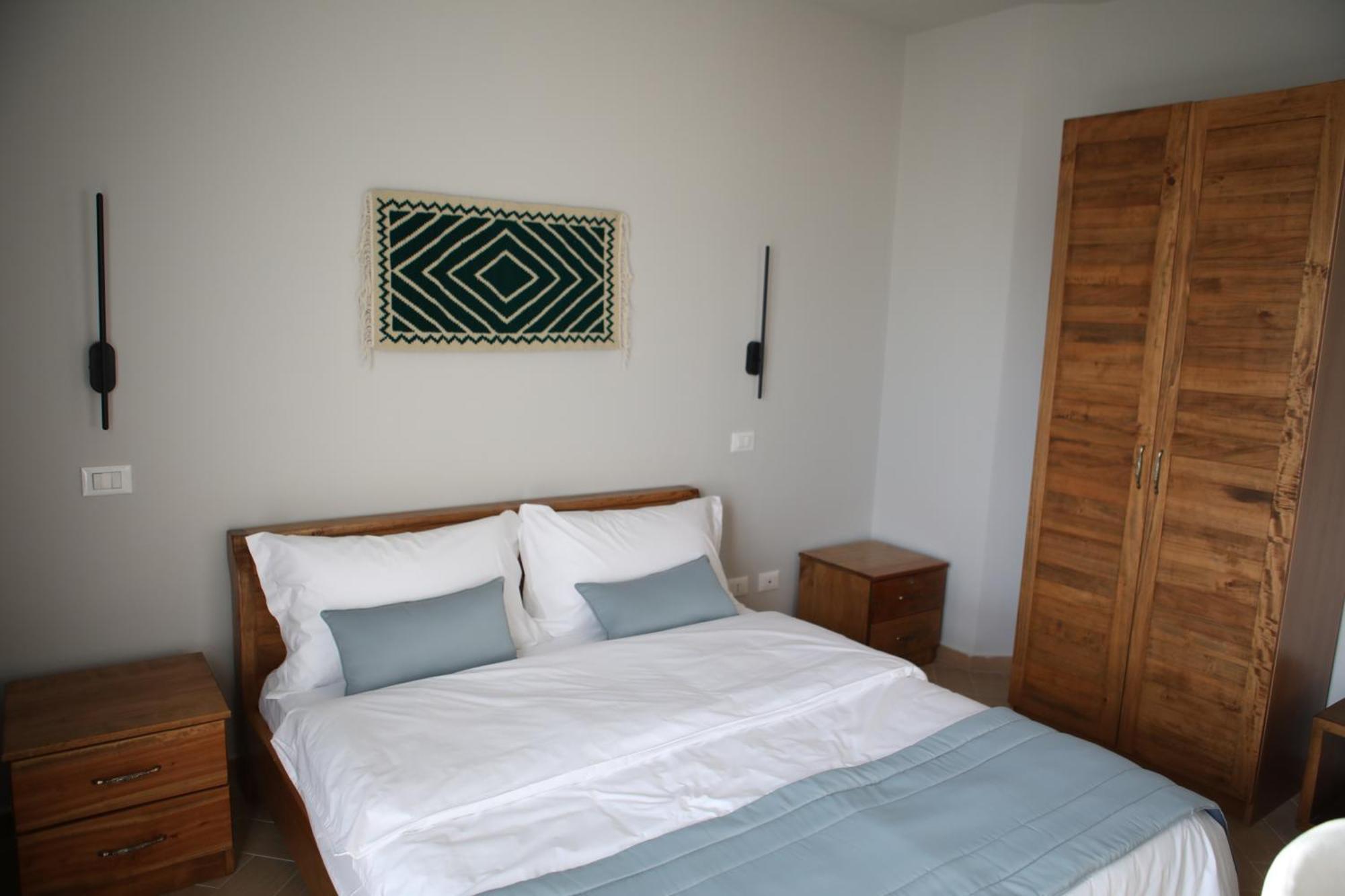 Doko Hotel Radhimë Esterno foto